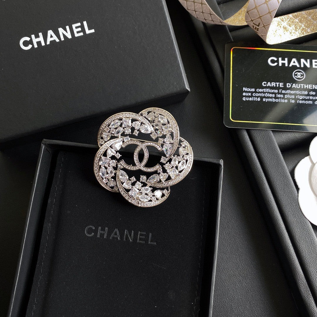 Chanel Camellia Crystals 18K Gold Brooch product image 3, provided for visual reference and product detail review