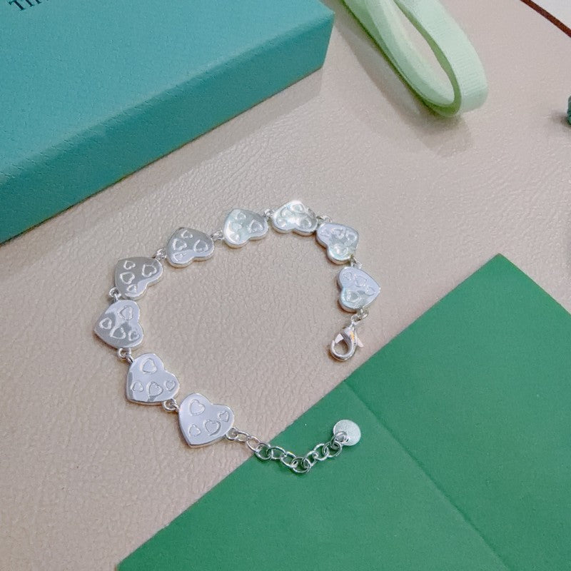 Tiffany Return to Pink Heart Tag 18K Gold Bracelet product image 4, provided for visual reference and product detail review