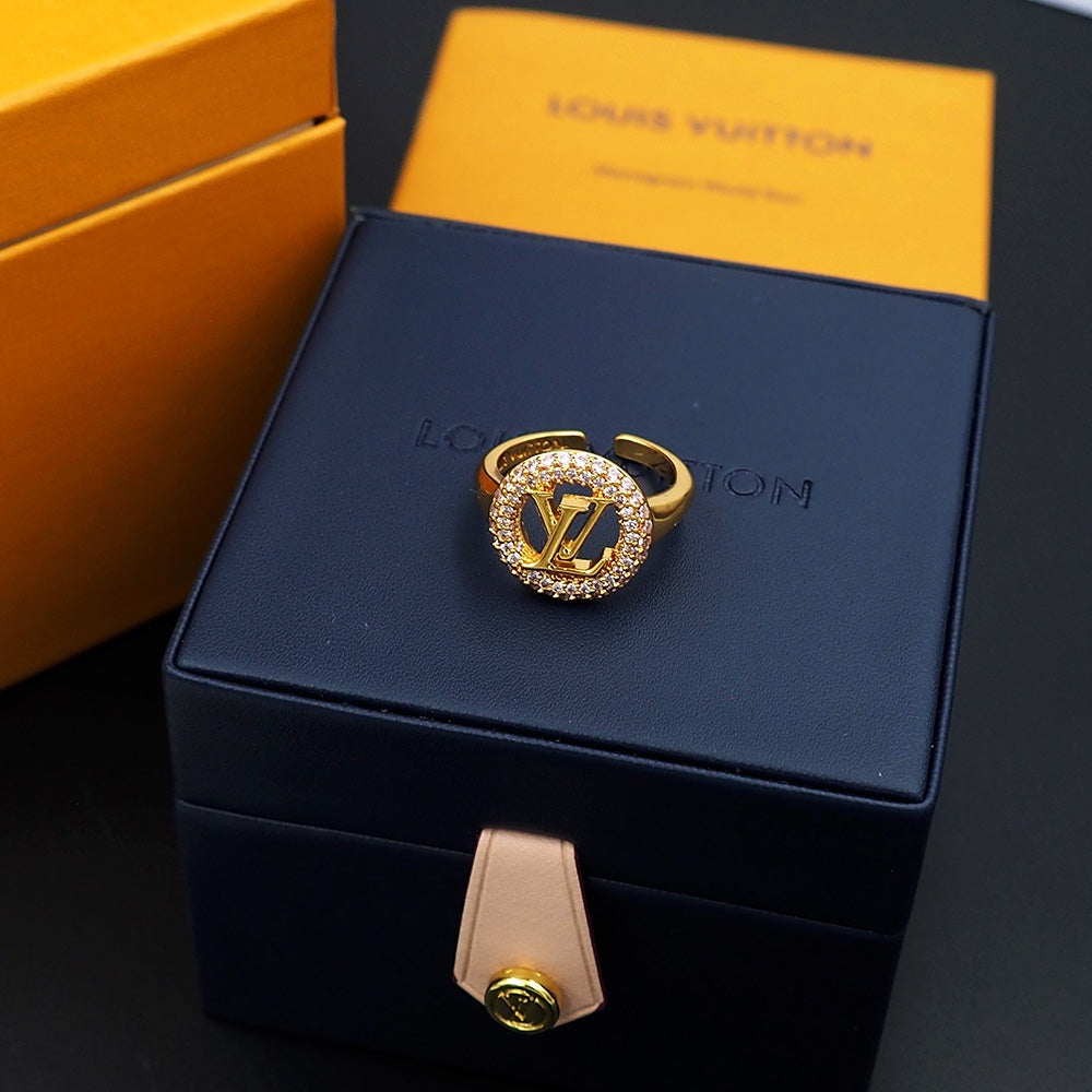 Louis Vuitton Louise Tresor 18K Gold Ring product image 6, provided for visual reference and product detail review