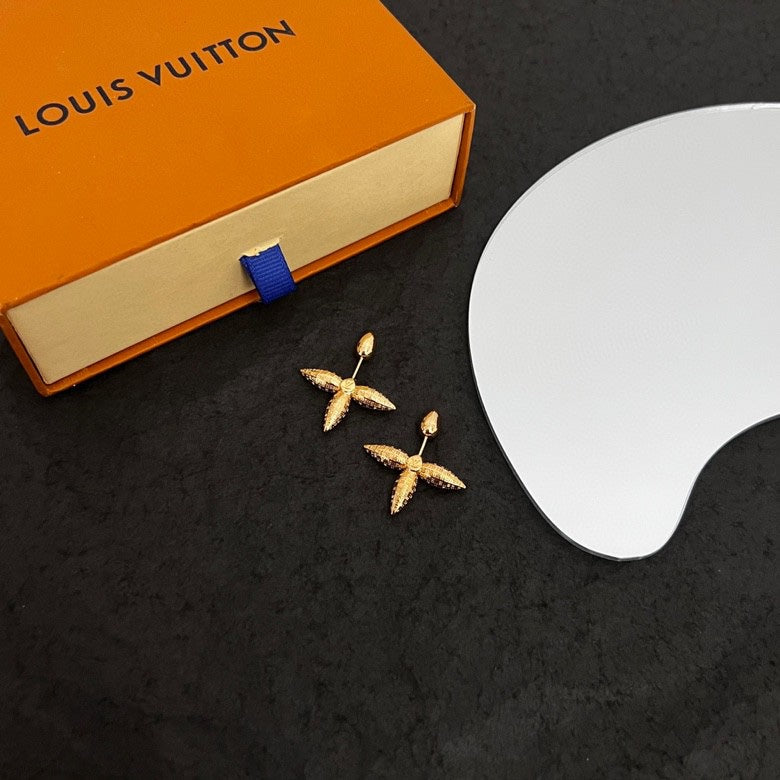 Louis Vuitton Louisette Stud 18K Gold Earrings product image 2, provided for visual reference and product detail review
