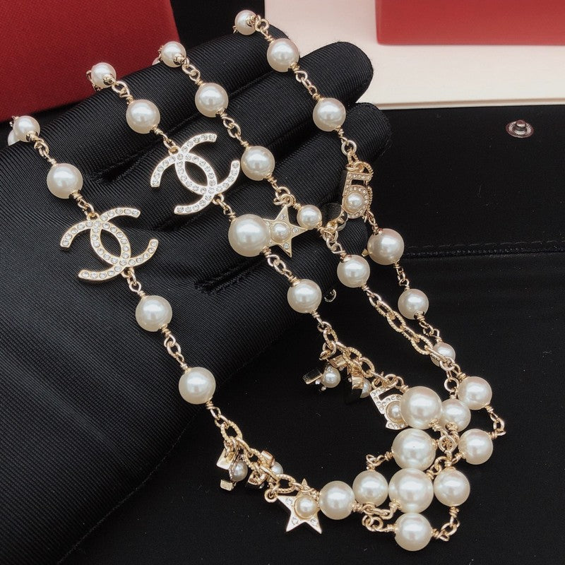 Chanel No.5 Star Long Pearl 18K Gold Necklace product image 4, provided for visual reference and product detail review