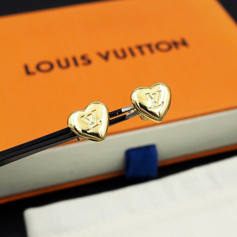 Louis Vuitton Heart 18K Gold Earrings product image 5, provided for visual reference and product detail review