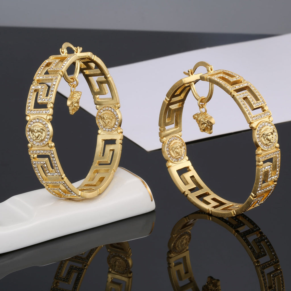Ver Round Crystals 18K Gold Earrings product image 2, provided for visual reference and product detail review