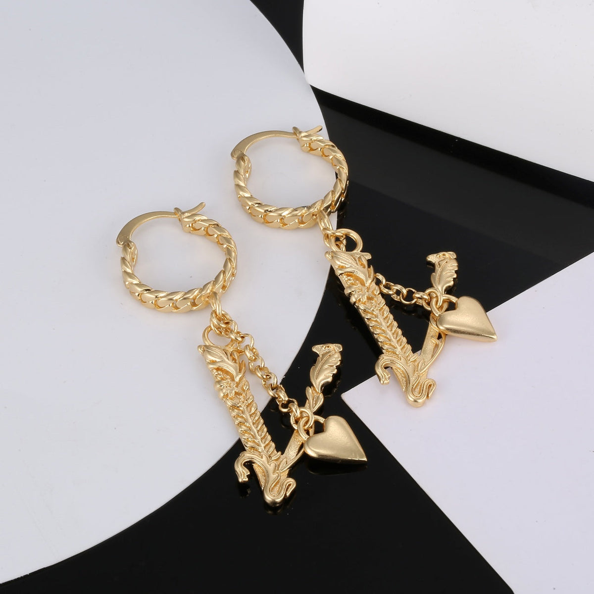 Heart Long 18K Gold Earrings product image 4, provided for visual reference and product detail review