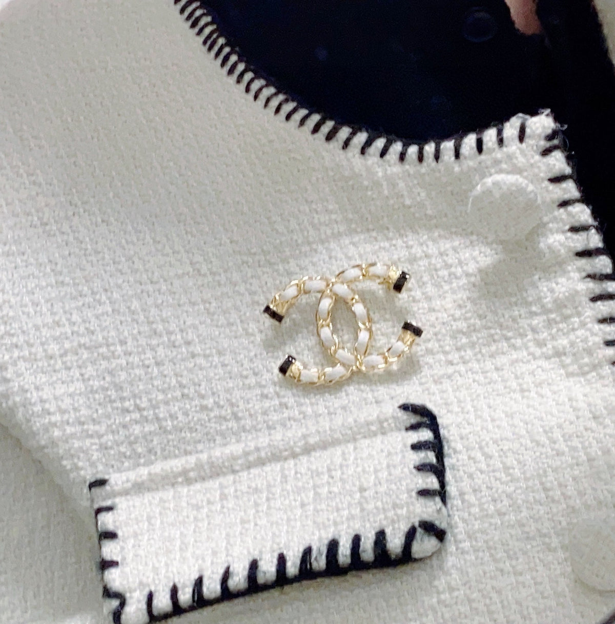 Chanel Pearl 18K Gold Brooch product image 4, provided for visual reference and product detail review