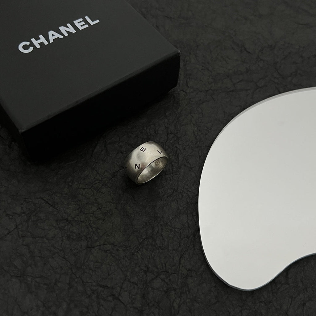 Chanel Vintage 18K Gold Ring product image 6, provided for visual reference and product detail review
