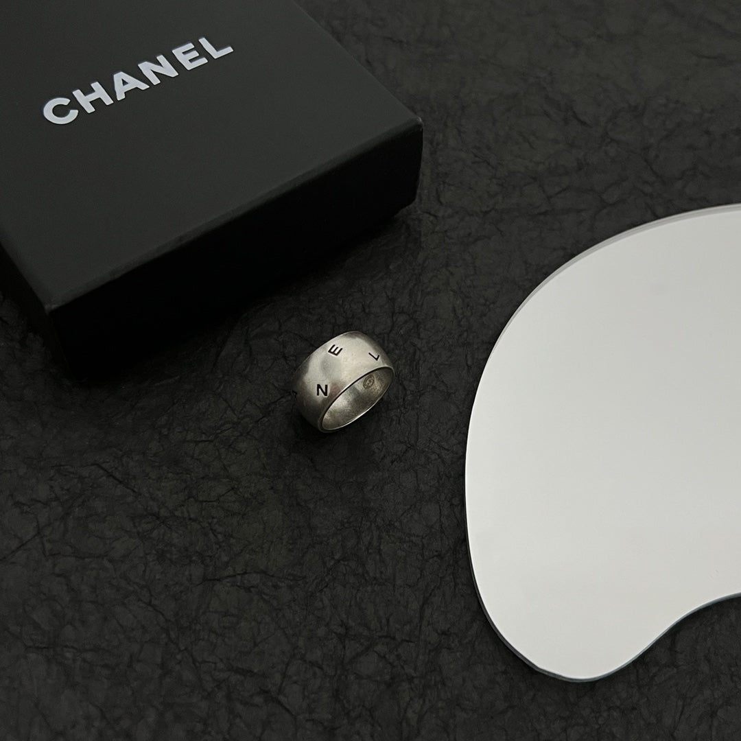 Chanel Vintage 18K Gold Ring product image 6, provided for visual reference and product detail review