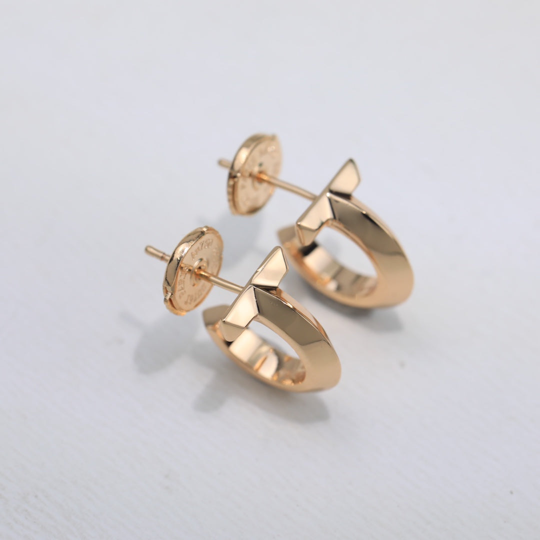 Tiffany Hoop 18K Gold Earrings product image 3, provided for visual reference and product detail review