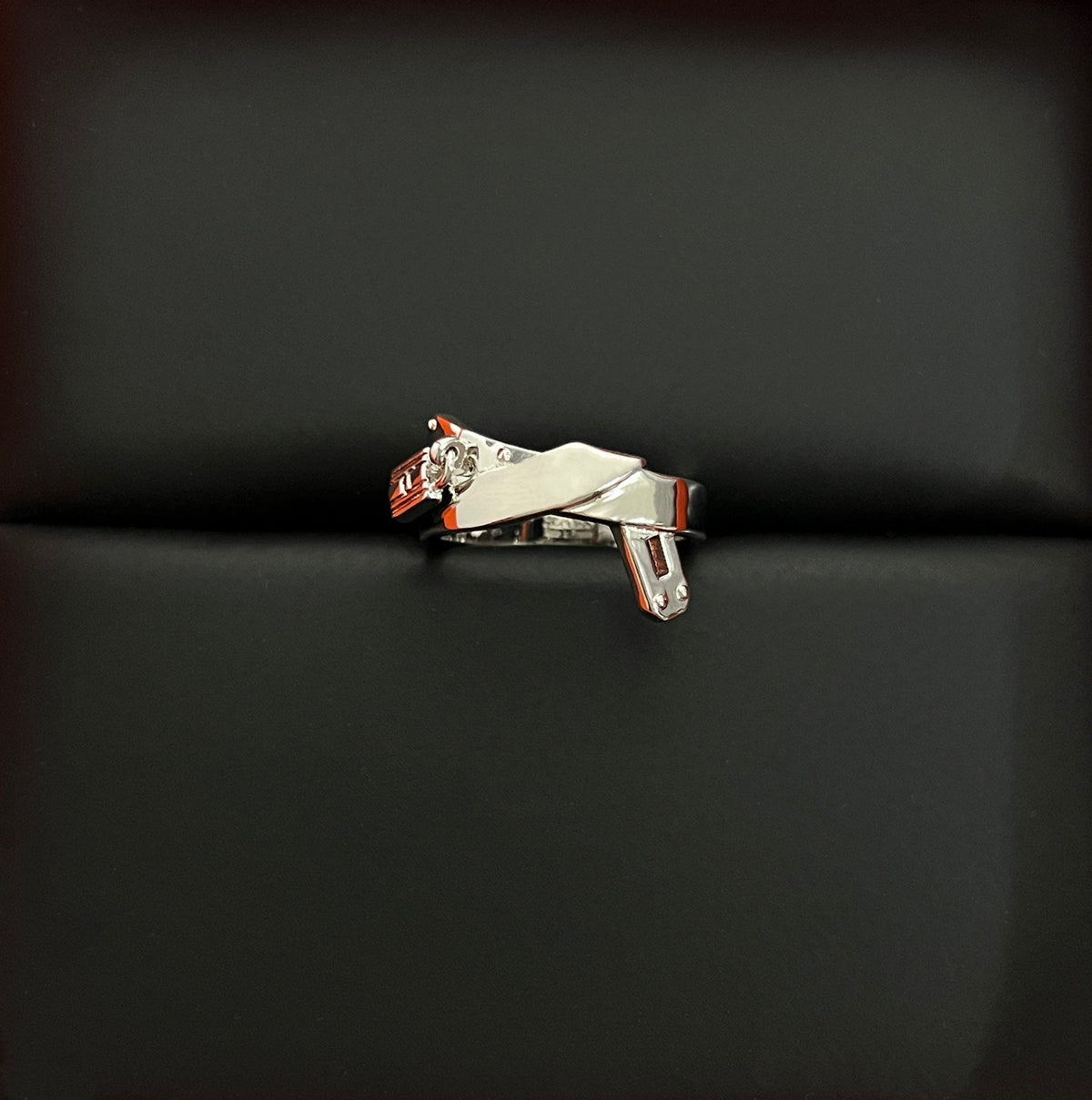 Hermes Kelly Gavroche 18K Gold Ring product image 5, provided for visual reference and product detail review