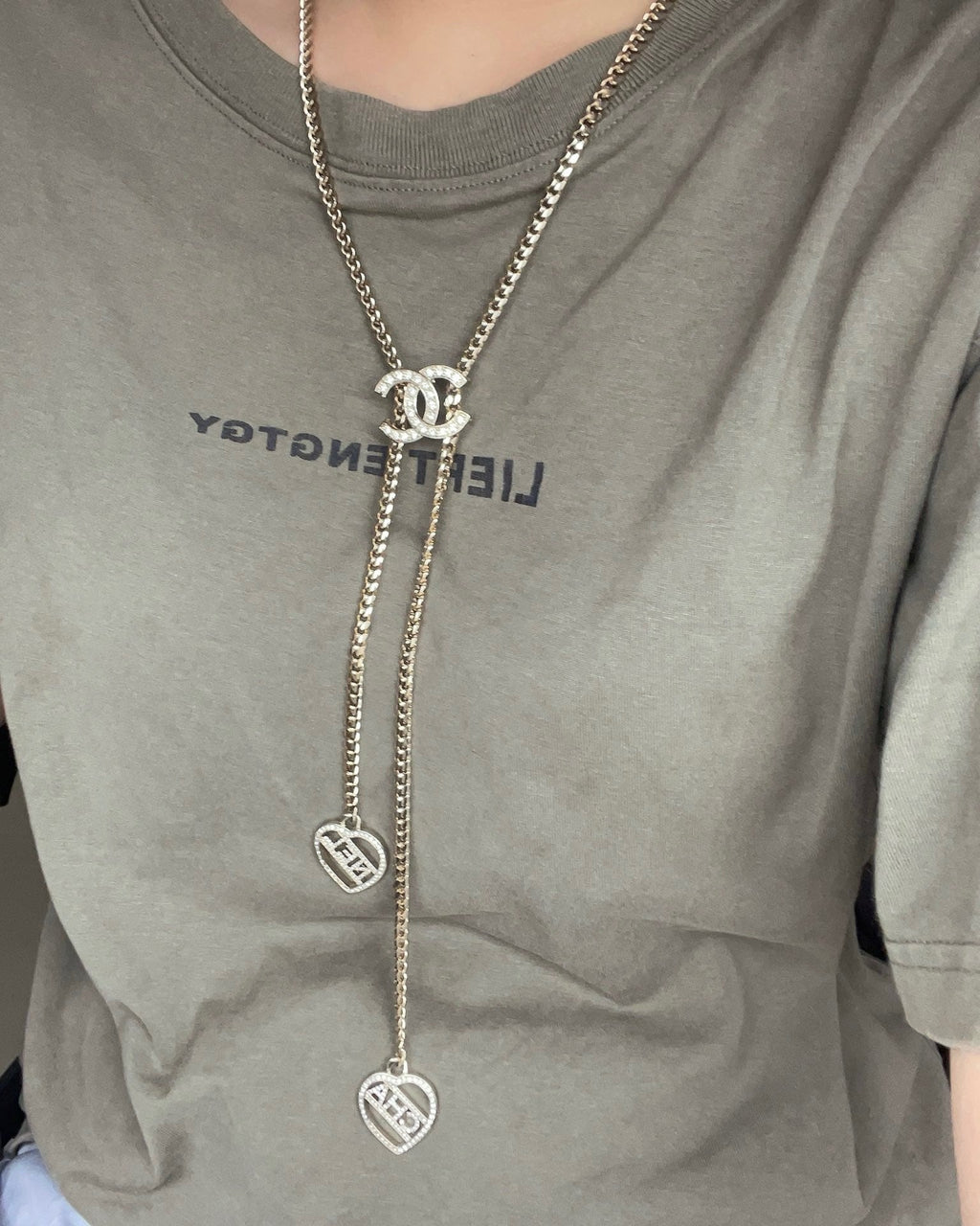 Chanel Heart Chain 18K Gold Necklace product image 2, provided for visual reference and product detail review