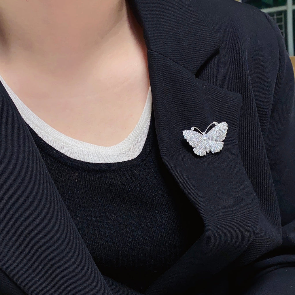 Chanel Butterfly Diamonds 18K Gold Brooch product image 5, provided for visual reference and product detail review