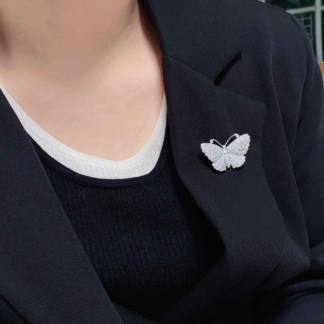 Chanel Butterfly Diamonds 18K Gold Brooch product image 5, provided for visual reference and product detail review