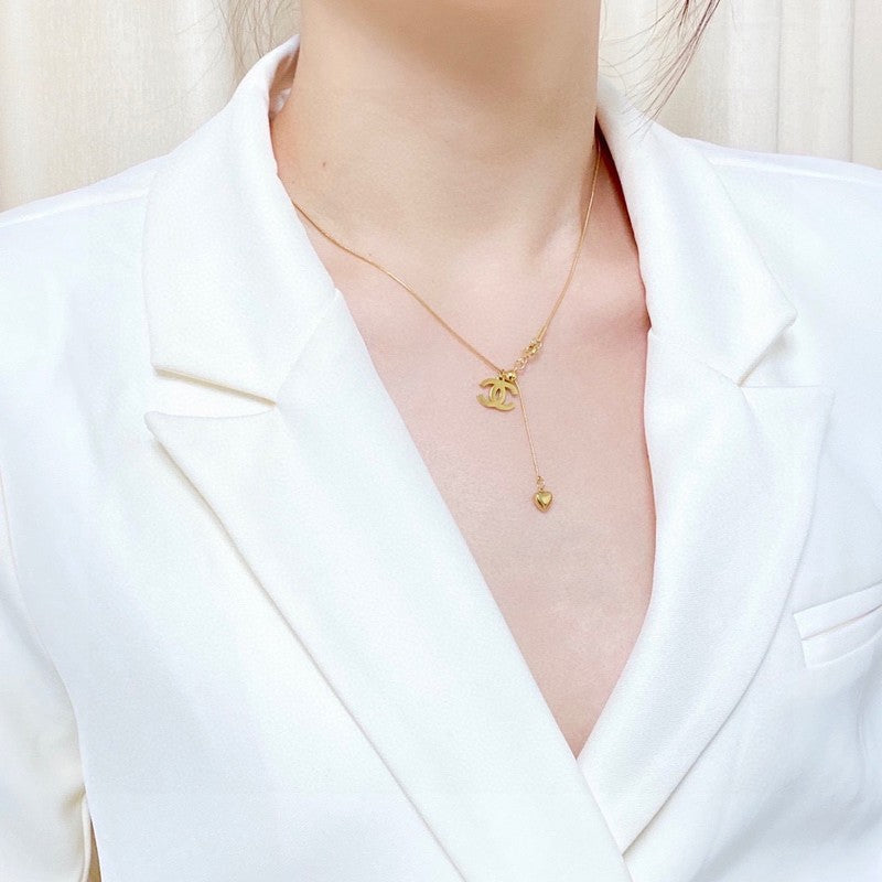 Chanel Heart Pendant Gold 18K Gold Necklace product image 4, provided for visual reference and product detail review