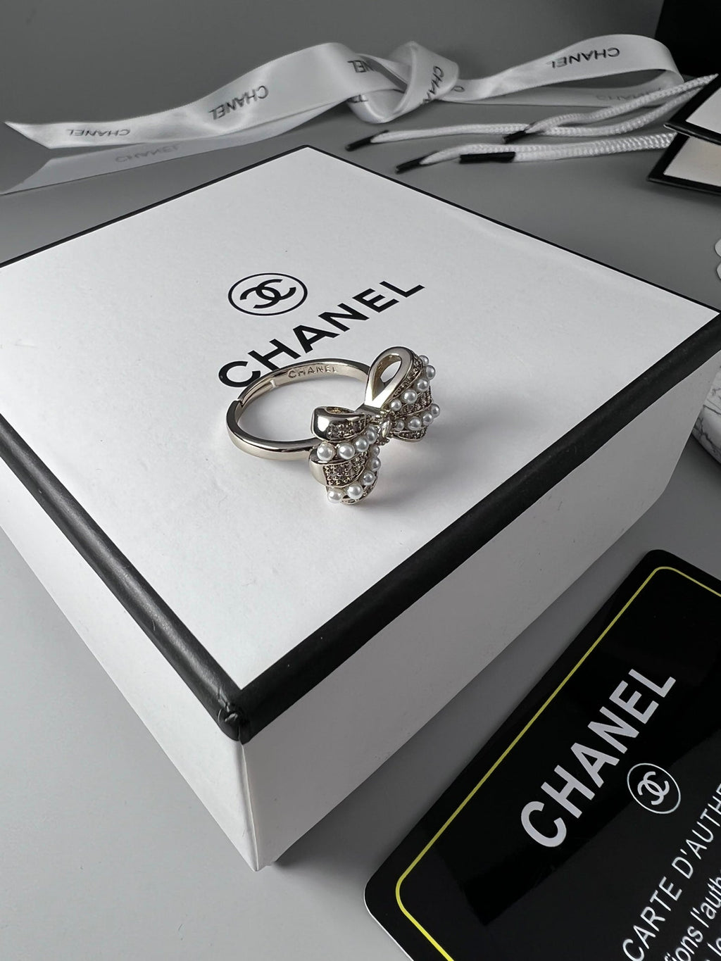Chanel Bow Tie Pearls 18K Gold Ring product image 4, provided for visual reference and product detail review