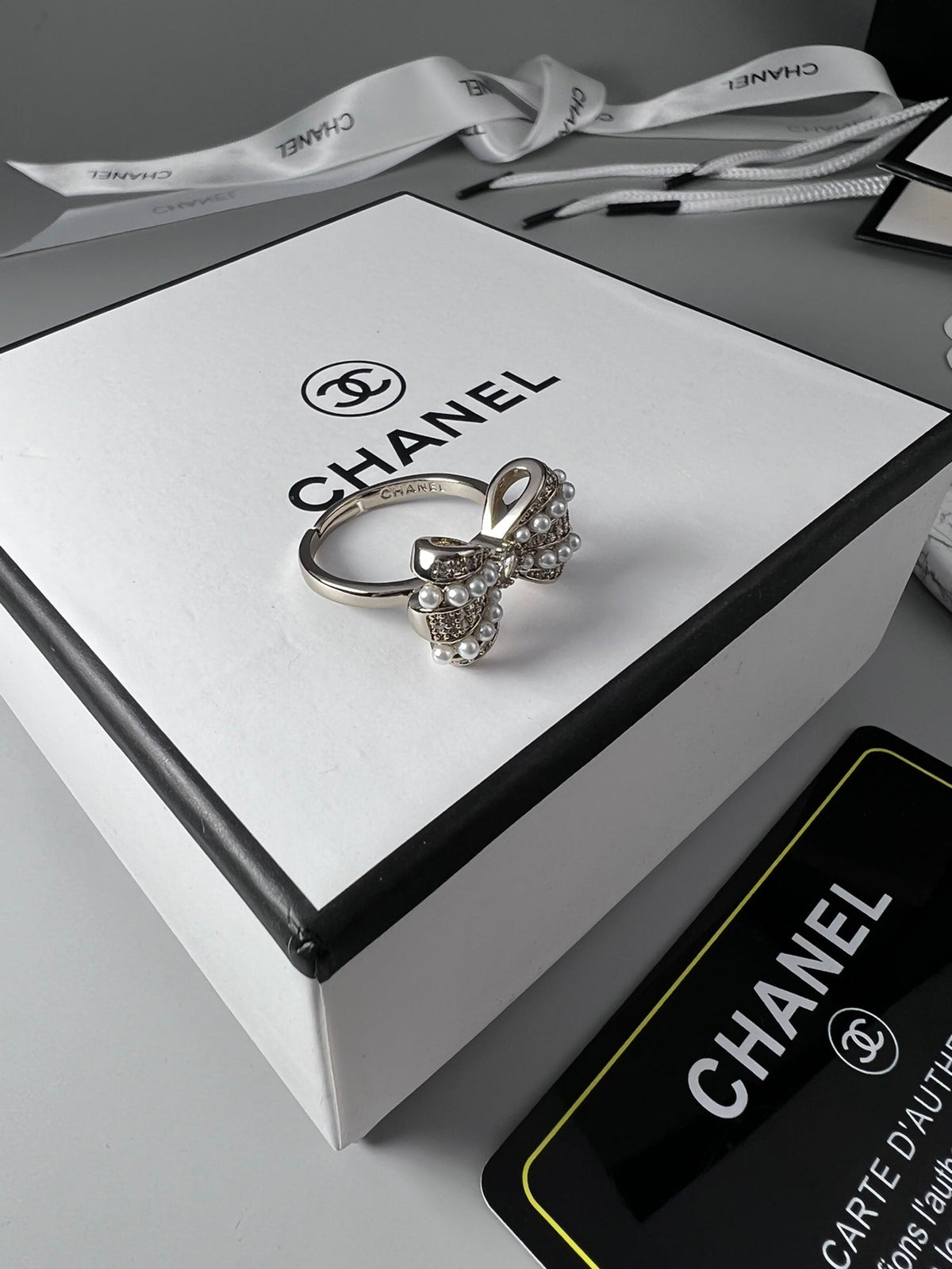 Chanel Bow Tie Pearls 18K Gold Ring product image 4, provided for visual reference and product detail review