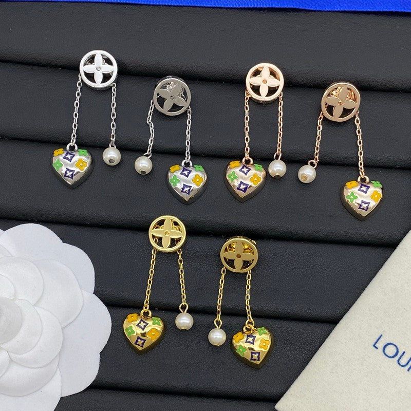 Louis Vuitton Diamond Pearl Drop 18K Gold Earrings product image 2, provided for visual reference and product detail review