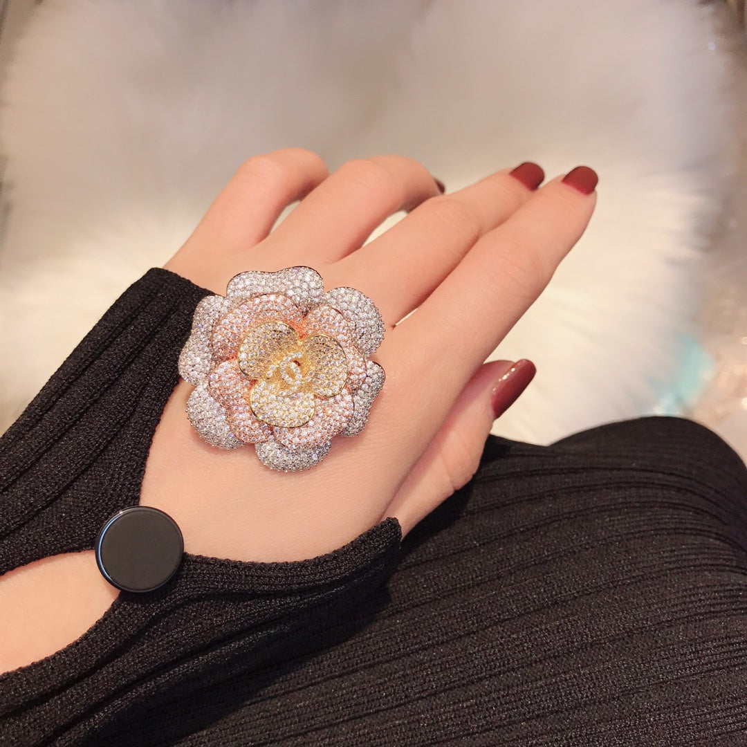 Chanel Pink Flower Diamond 18K Gold Brooch product image 2, provided for visual reference and product detail review