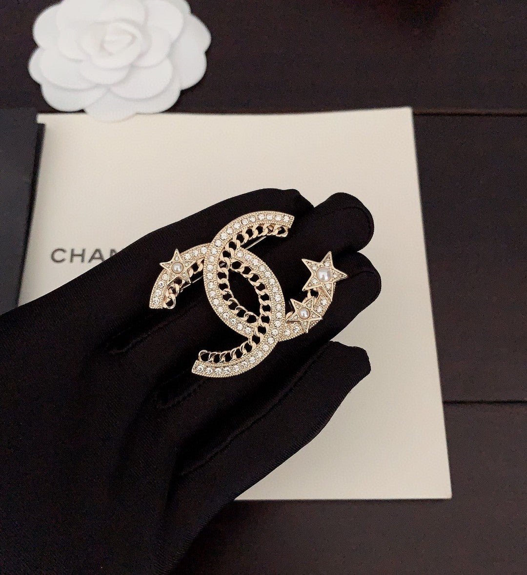 Chanel Star Crystal 18K Gold Brooch product image 2, provided for visual reference and product detail review