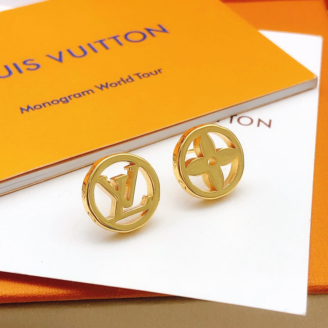 Louis Vuitton Blossom 18K Gold Earrings product image 3, provided for visual reference and product detail review
