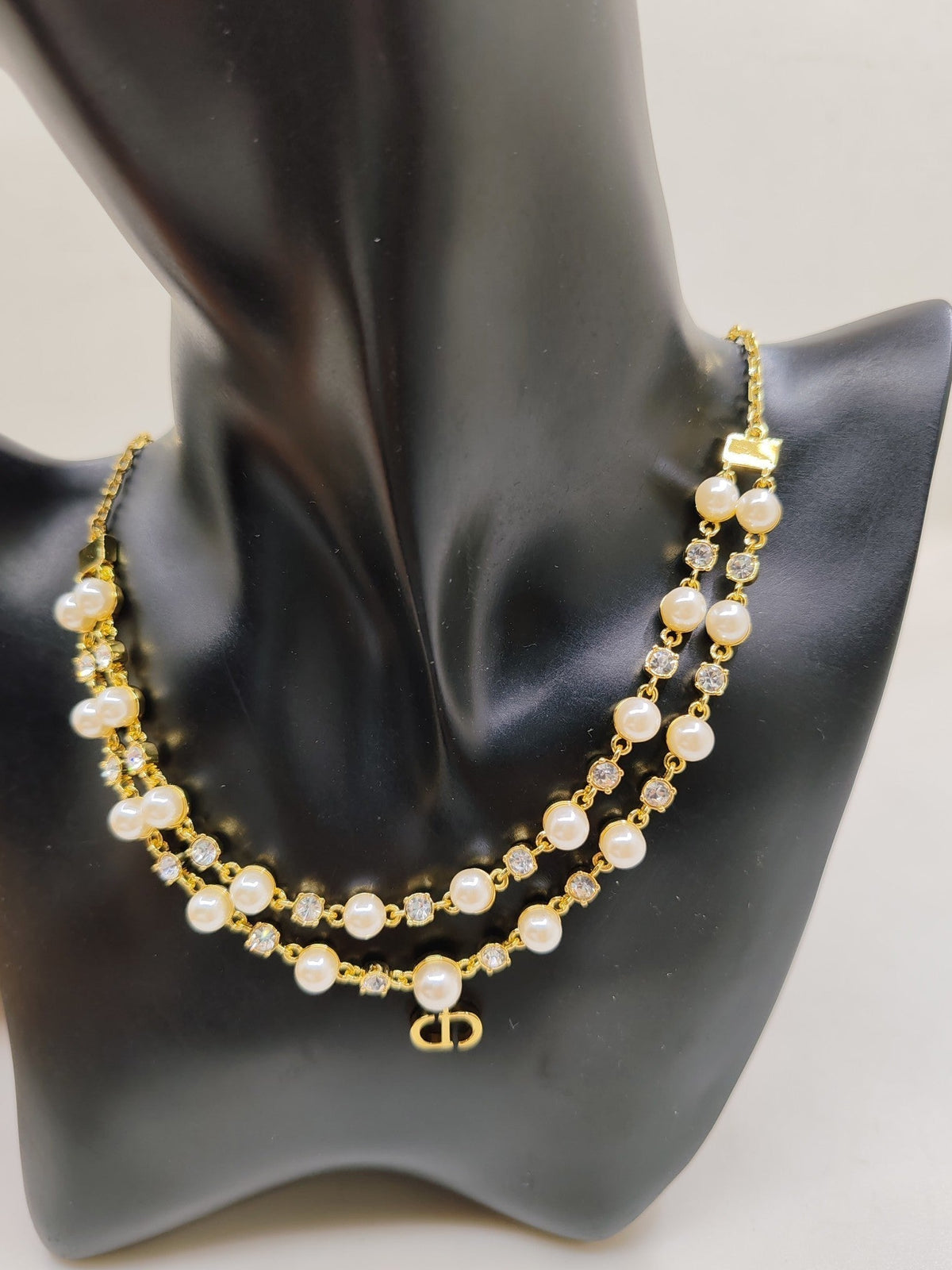 Dior Long Pearl Chain 18K Gold Necklace product image 2, provided for visual reference and product detail review