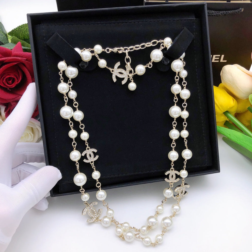 Chanel Long Pearls 18K Gold Necklace product image 2, provided for visual reference and product detail review