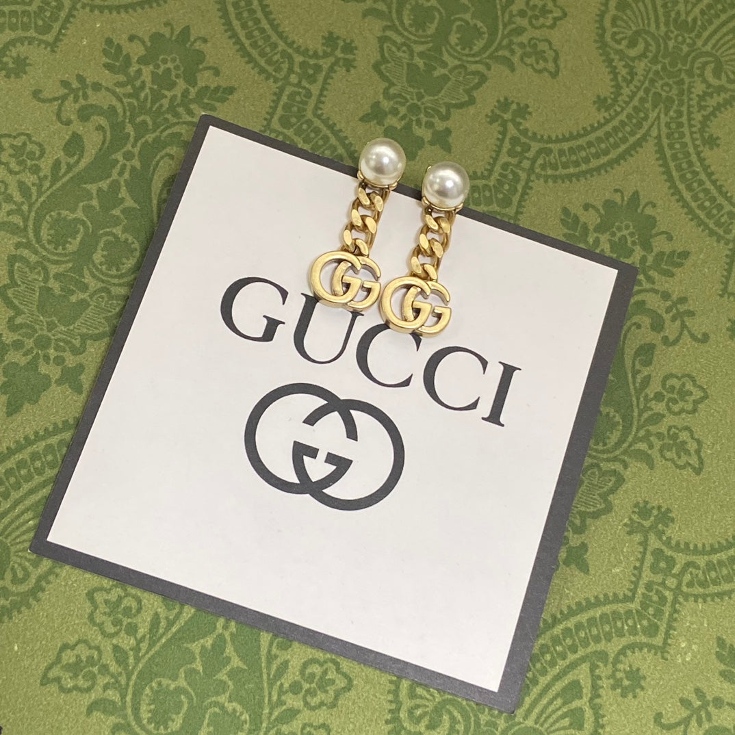 Gucci Double Chain 18K Gold Earrings product image 3, provided for visual reference and product detail review
