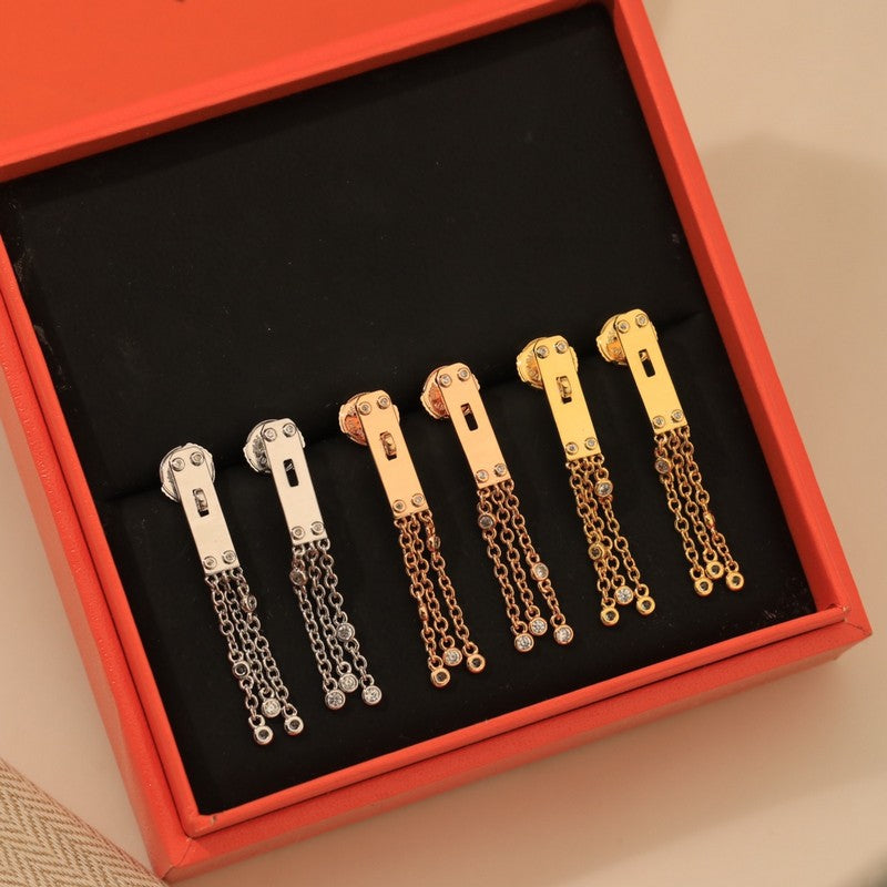 Hermes Diamond Kelly Gavroche 18K Gold Earrings product image 4, provided for visual reference and product detail review