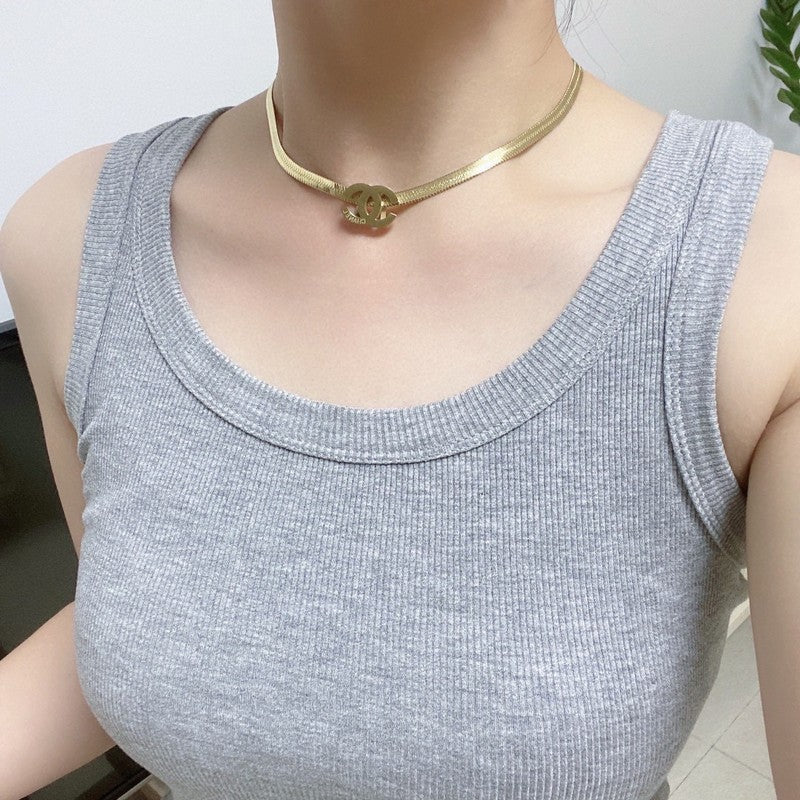 Chanel Gold Choker 18K Gold Necklace product image 3, provided for visual reference and product detail review