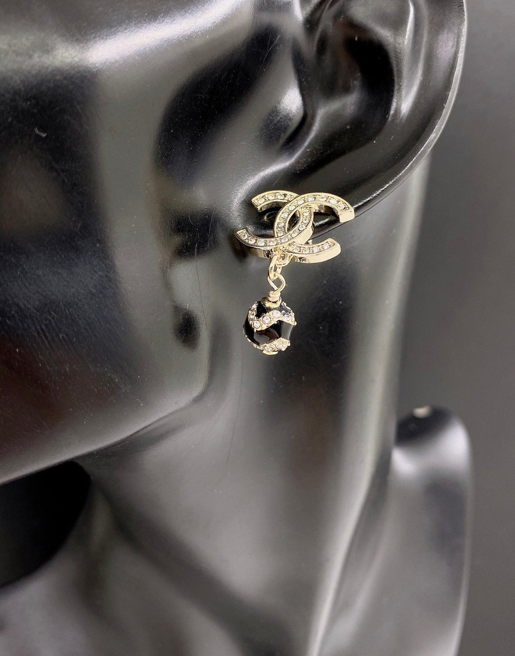Chanel Pearl Pendant 18K Gold Earrings product image 2, provided for visual reference and product detail review