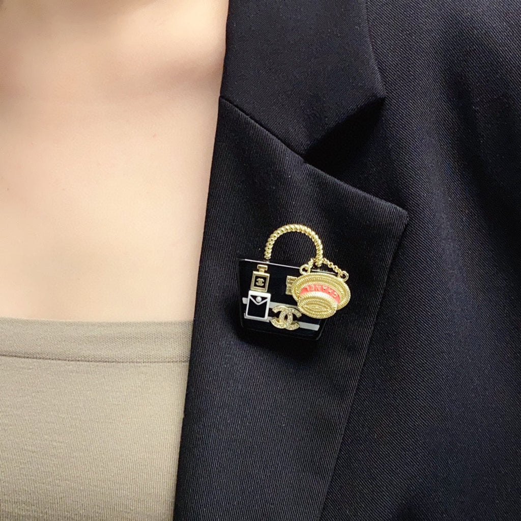 Chanel Bag 18K Gold Brooch product image 3, provided for visual reference and product detail review