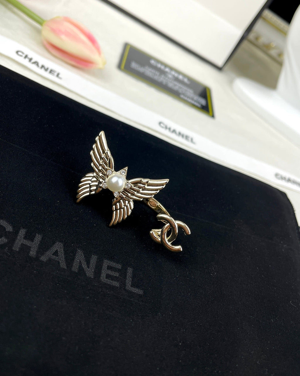 Chanel Butterfly Open 18K Gold Ring product image 2, provided for visual reference and product detail review