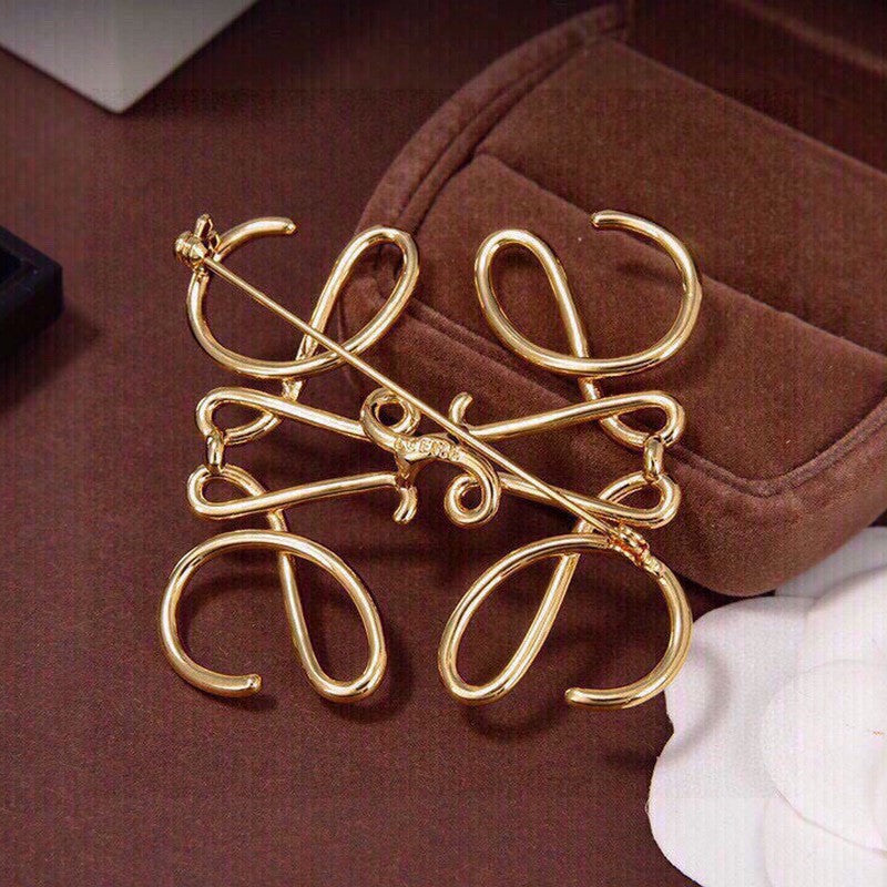 LOEWE Anagram Gold 18K Gold Brooch product image 2, provided for visual reference and product detail review