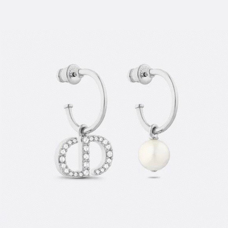 Dior Petit Pearl 18K Gold Earrings product image 1, provided for visual reference and product detail review