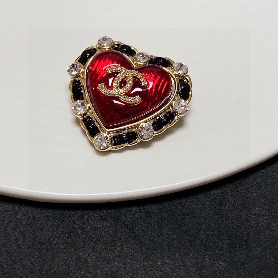 Chanel Red Crystal Heart 18K Gold Brooch product image 2, provided for visual reference and product detail review