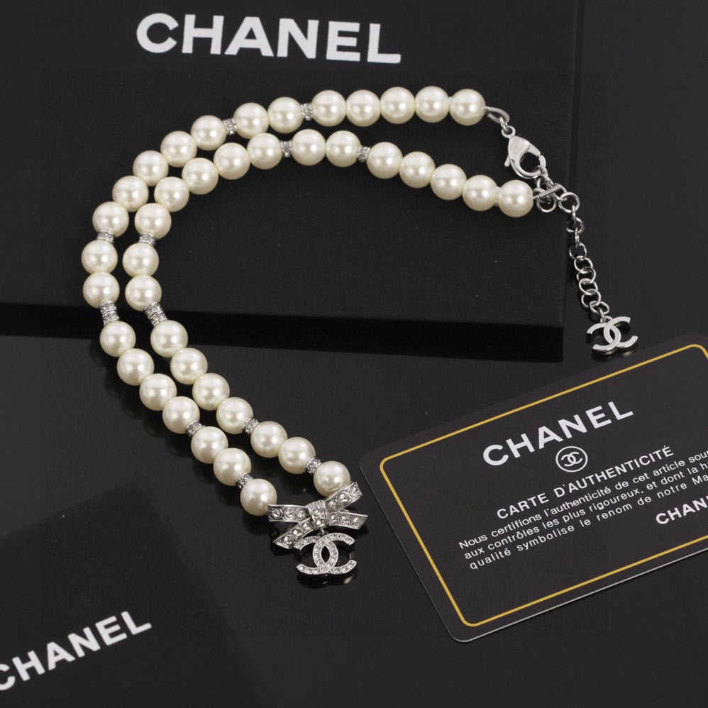 Chanel Centenary Pearls 18K Gold Necklace product image 1, provided for visual reference and product detail review