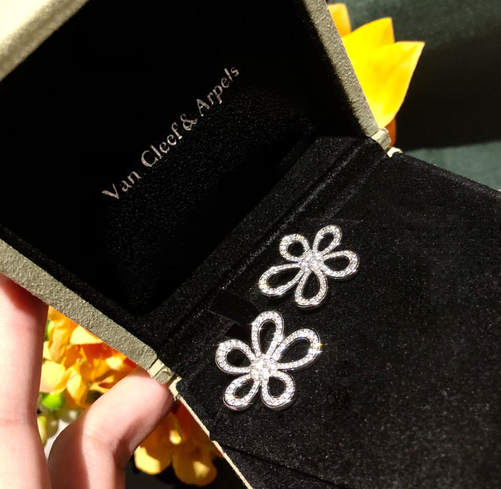 Flowerlace 18K Gold Earrings product image 7, provided for visual reference and product detail review