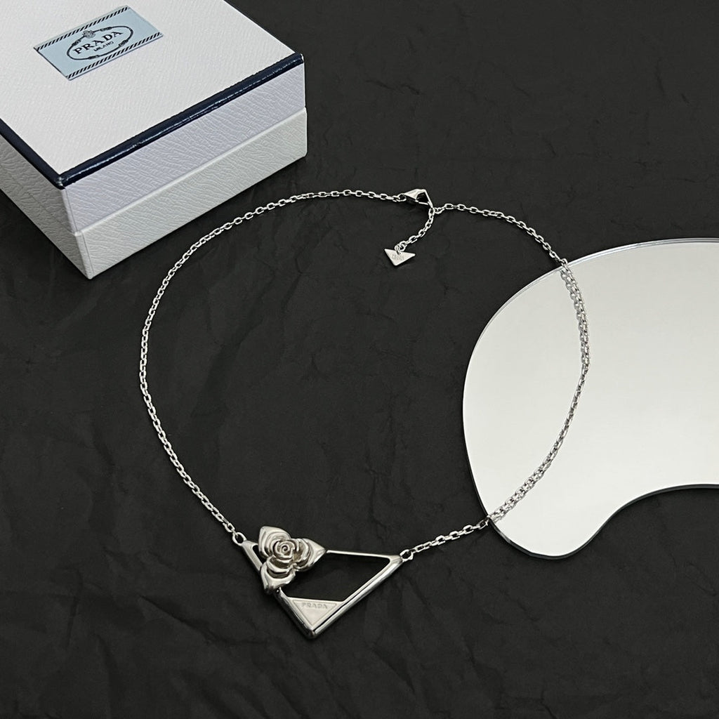 Victoire De Castellane 18K Gold Necklace product image 3, provided for visual reference and product detail review