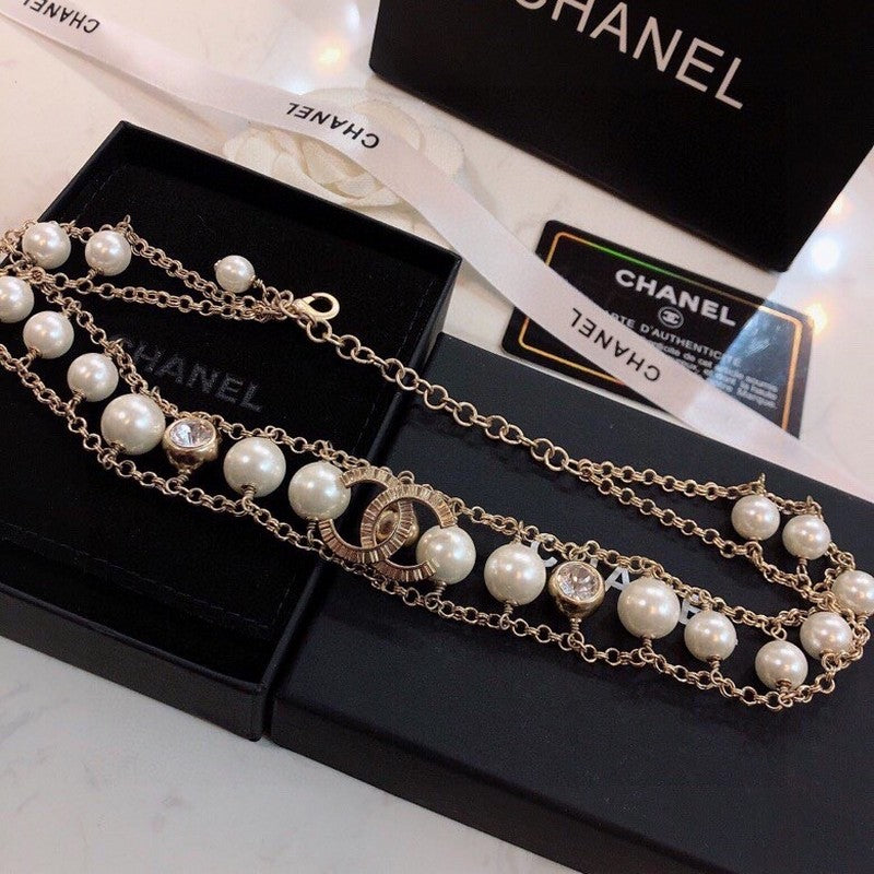 Chanel Pearl Choker Chain 18K Gold Necklace product image 3, provided for visual reference and product detail review