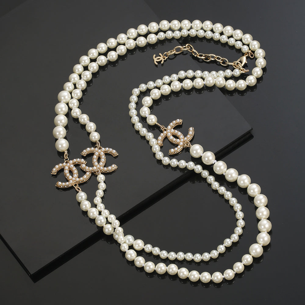 Chanel Long Pearls 18K Gold Necklace product image 1, provided for visual reference and product detail review