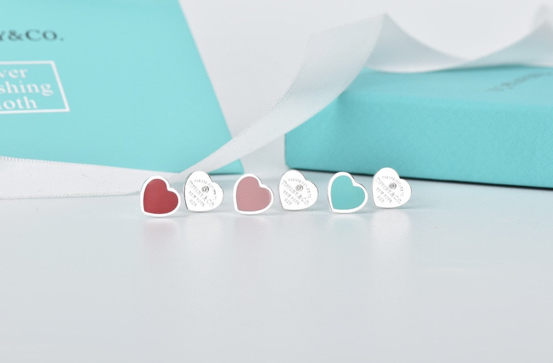 Tiffany Return to Heart 18K Gold Earrings product image 6, provided for visual reference and product detail review