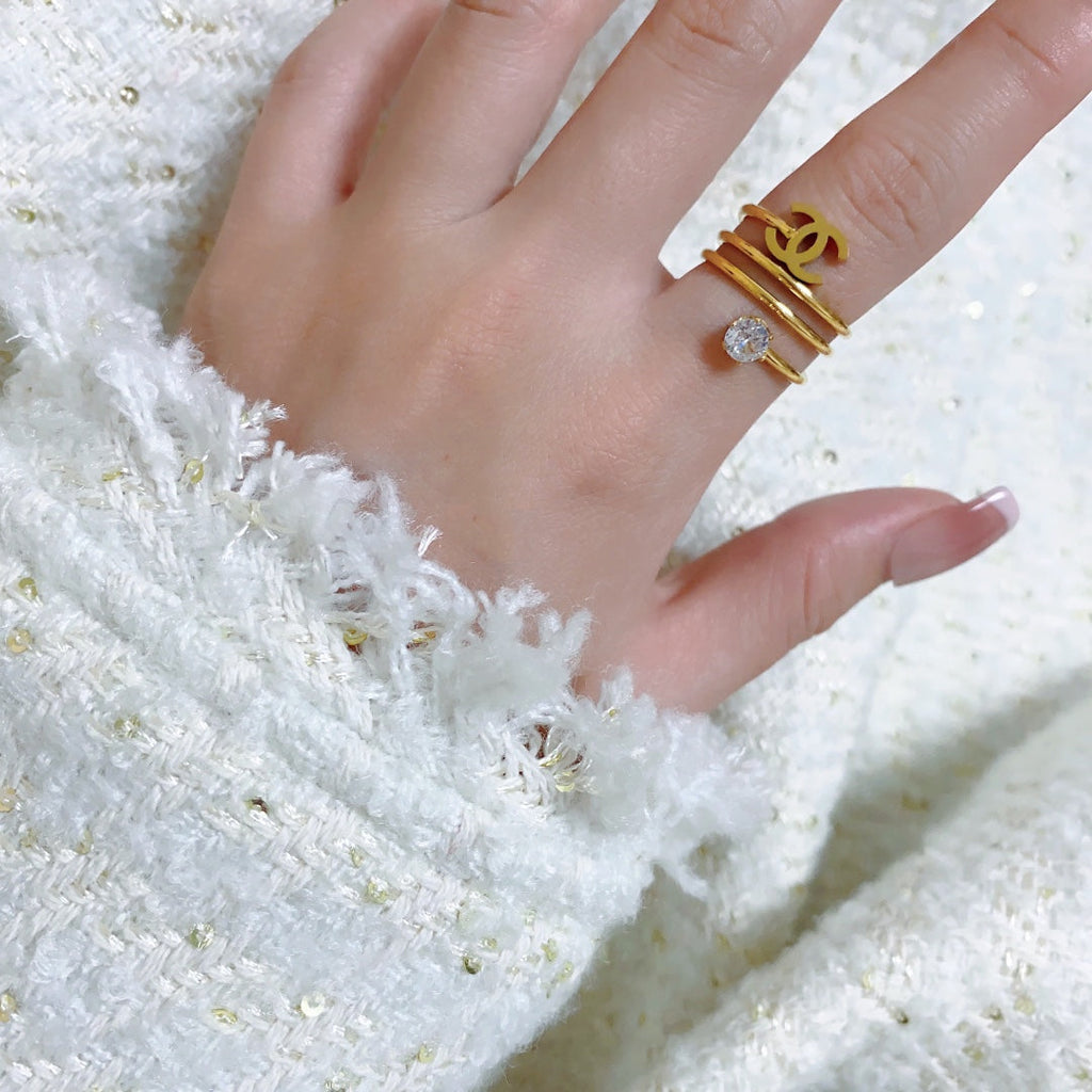 Chanel Vintage Pearl 18K Gold Ring product image 2, provided for visual reference and product detail review