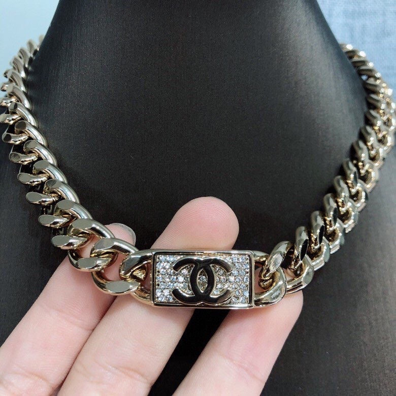 Chanel Diamonds Chain 18K Gold Necklace product image 1, provided for visual reference and product detail review