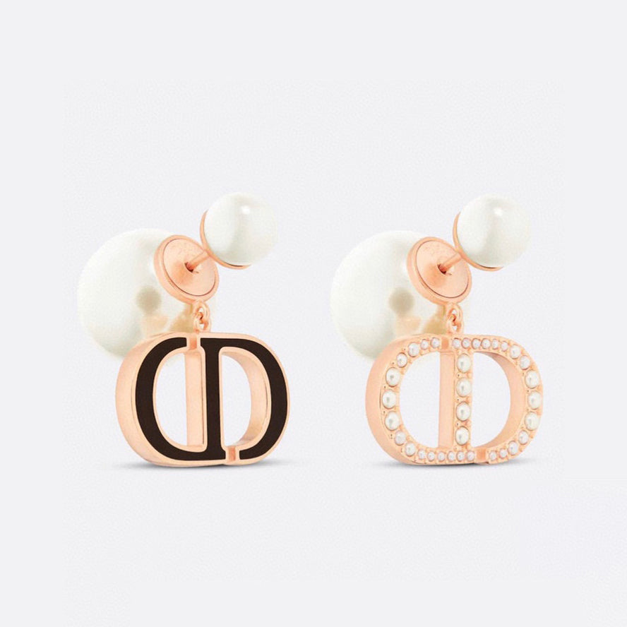 Dior 30 Montaigne 18K Gold Earrings product image 1, provided for visual reference and product detail review