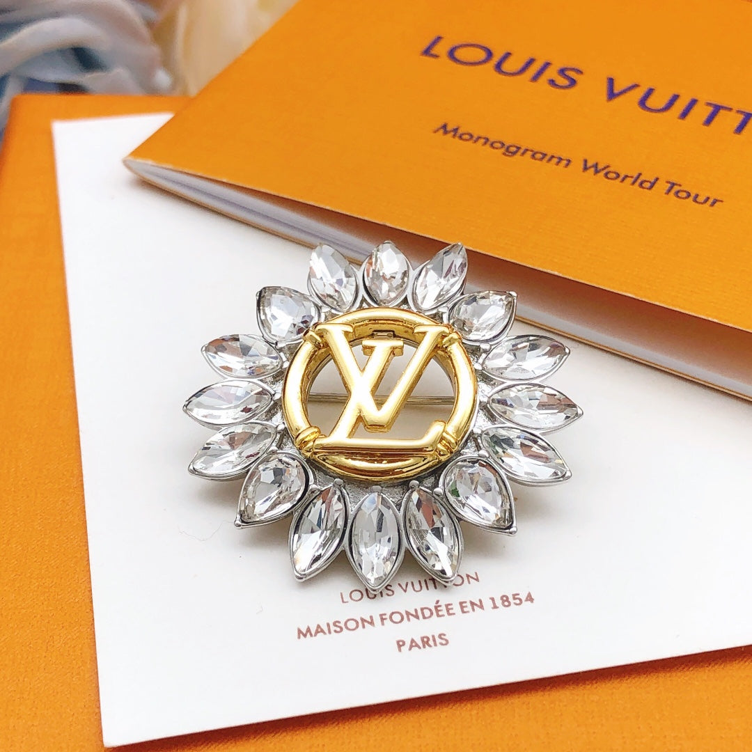 Louis Vuitton Sunflower 18K Gold Brooch product image 2, provided for visual reference and product detail review