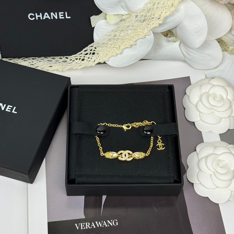 Chanel 26C Diamond Gold 18K Gold Bracelet product image 3, provided for visual reference and product detail review