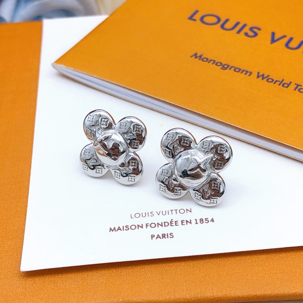 Louis Vuitton Vivienne 18K Gold Earrings product image 3, provided for visual reference and product detail review