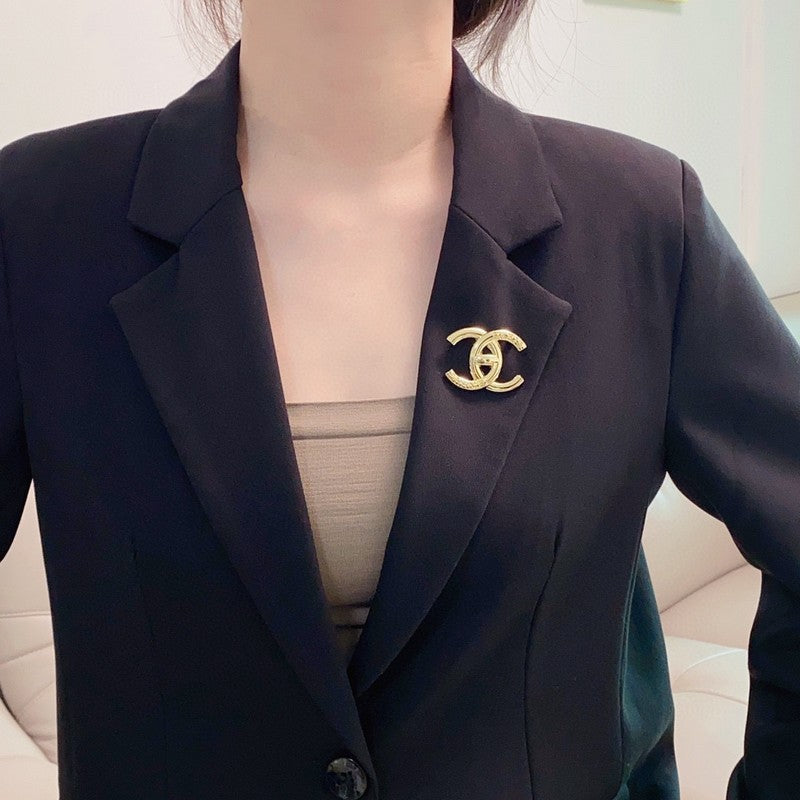 Chanel Paris Gold 18K Gold Brooch product image 5, provided for visual reference and product detail review