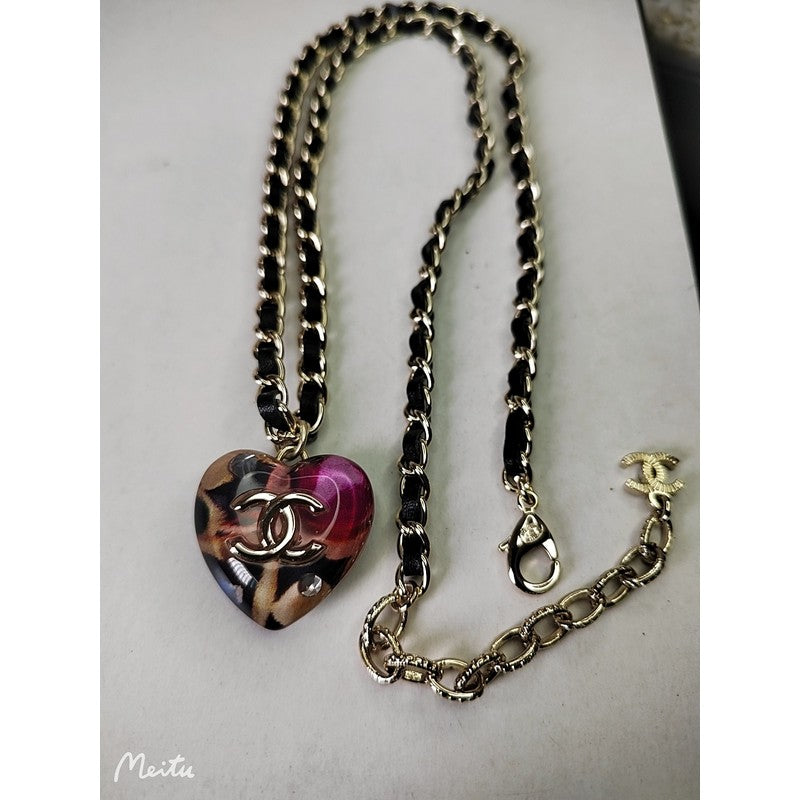 Chanel Heart Pendant 18K Gold Necklace product image 3, provided for visual reference and product detail review
