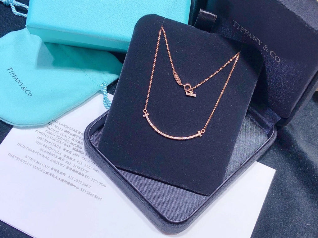 Tiffany Medium Diamond Pendant 18K Gold Necklace product image 4, provided for visual reference and product detail review