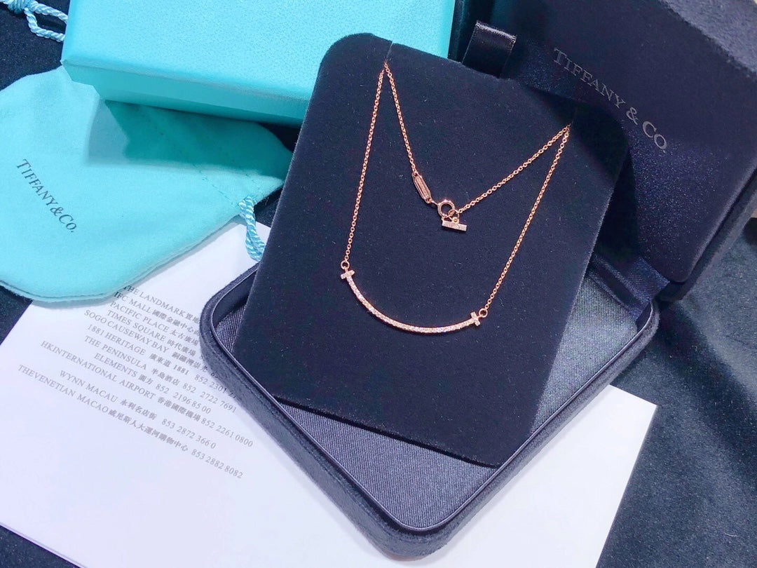 Tiffany Medium Diamond Pendant 18K Gold Necklace product image 4, provided for visual reference and product detail review